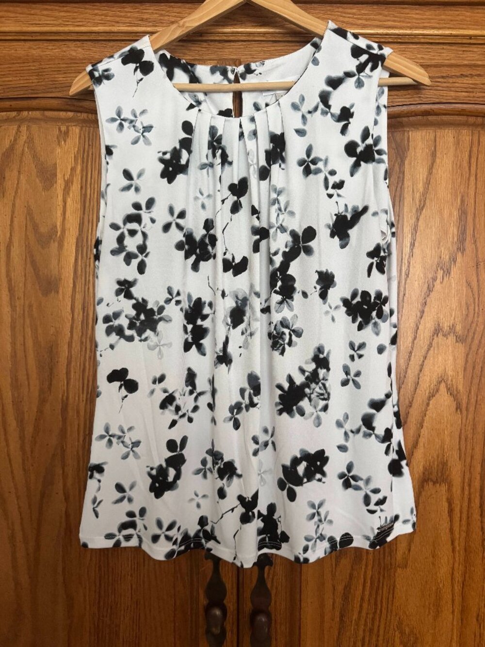 Calvin Klein White Sleeveless Floral Print Blouse